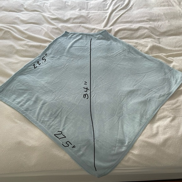 Bee + roo 100% cashmere nursing poncho - Picture 4 of 9